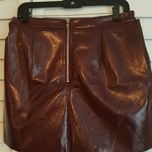 Faux leather mini skirt - Picture 7 of 8